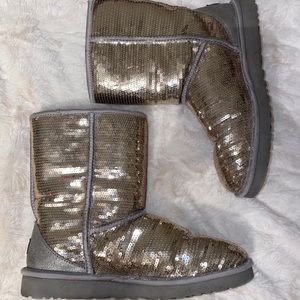 🚨SOLD🚨Sparkly Gold Ugg’s